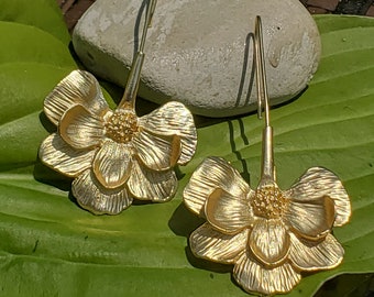 Gold Flower Earrings// Filled Gold Daisy Earrings// Bohemian Style Floral Earrings// Gold Flower Wedding Earrings