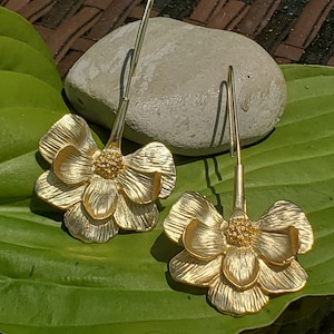 Gold Flower Earrings// Filled Gold Daisy Earrings// Bohemian Style Floral Earrings// Gold Flower Wedding Earrings