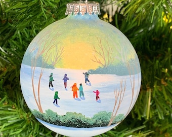 Groot familieornament, handgeschilderd glazen kerstornament van zeven kinderen die in de sneeuw lopen, GEEN GLITTER