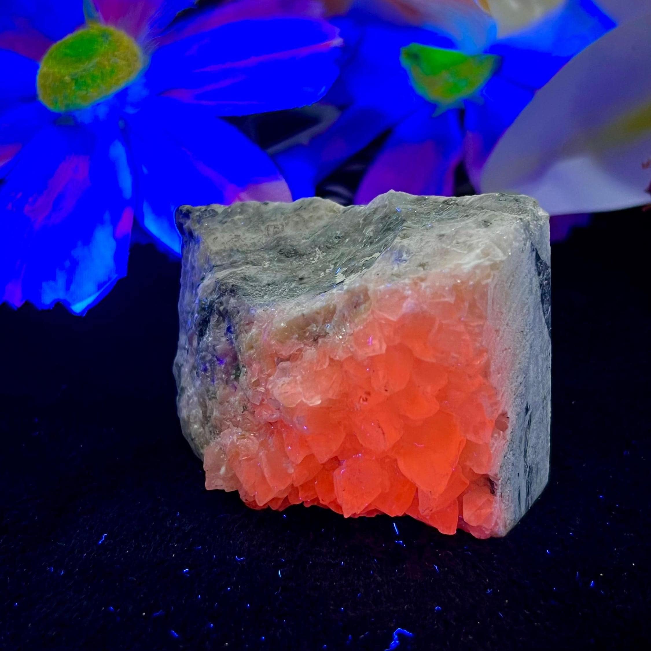 UV反応性マンガン方解石鉱物標本：200グラムコレクターストーン - Etsy