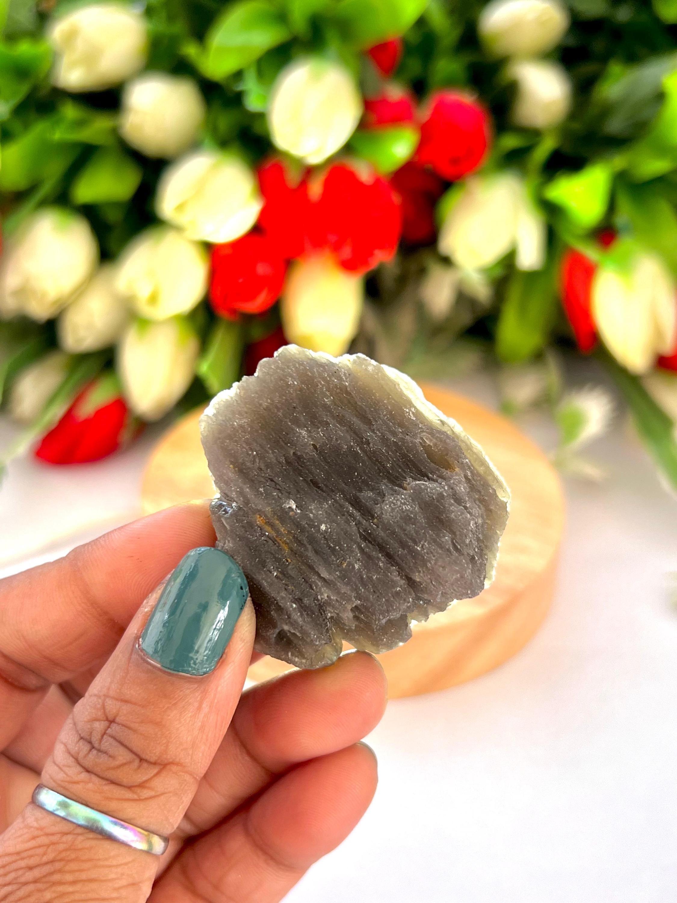 アグニマニタイト原石：インドネシア産鉱物標本、176カラット - Etsy 日本