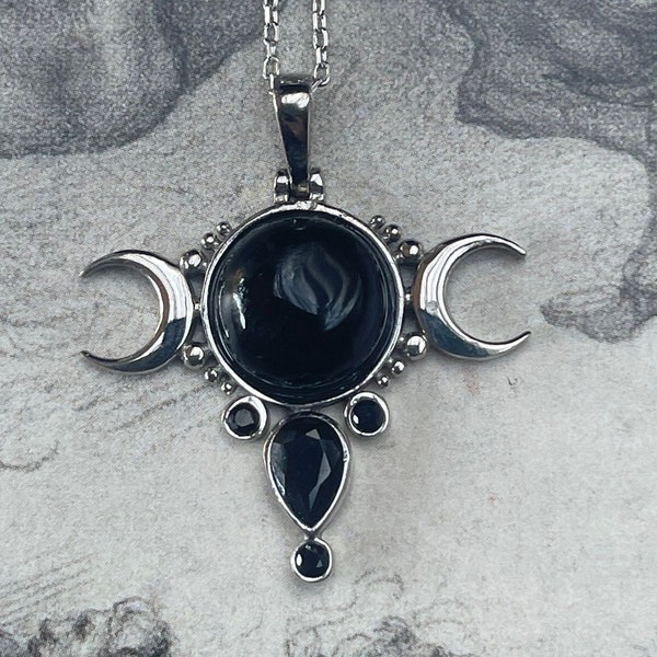 TRIPLE LUNE EN ONYX, Lune noire, Phases, Collier de sorcière artisanal en argent sterling 925 avec symbole de la déesse d'Hécate avec chaîne de perles. Signe d'Hécate