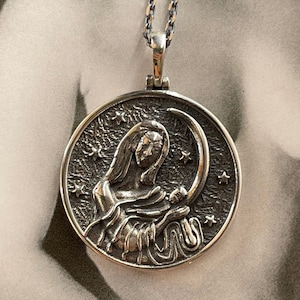 Selene Mondgöttin Sterling Silber Münze Anhänger: Handgefertigter keltischer Schmuck