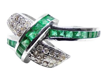 Modern Emerald Diamond Wedding Ring Natural Emerald Diamond Engagement Ring May Birthstone Ring 925 Sterling Silver Emerald Wedding Ring