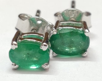 Pendientes de esmeralda en plata de ley, joyería con piedra natal de mayo
