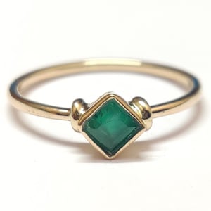 18K Gold Emerald Dainty Ring Solid Gold Emerald Ring 4 mm Square Emerald Ring Hallmarked 18K Gold Stacking Ring Natural Emerald Ring Men