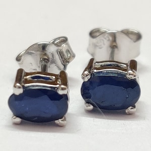 Pendientes de zafiro azul Pendientes de zafiro azul de 0,8 ct Pendientes de zafiro ovalados de 4x6 mm Pendientes de septiembre delicados de zafiro azul natural