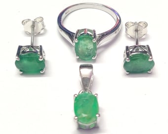 Conjunto de joyas de esmeralda ovalada, colgante, anillo y pendientes de plata de ley.