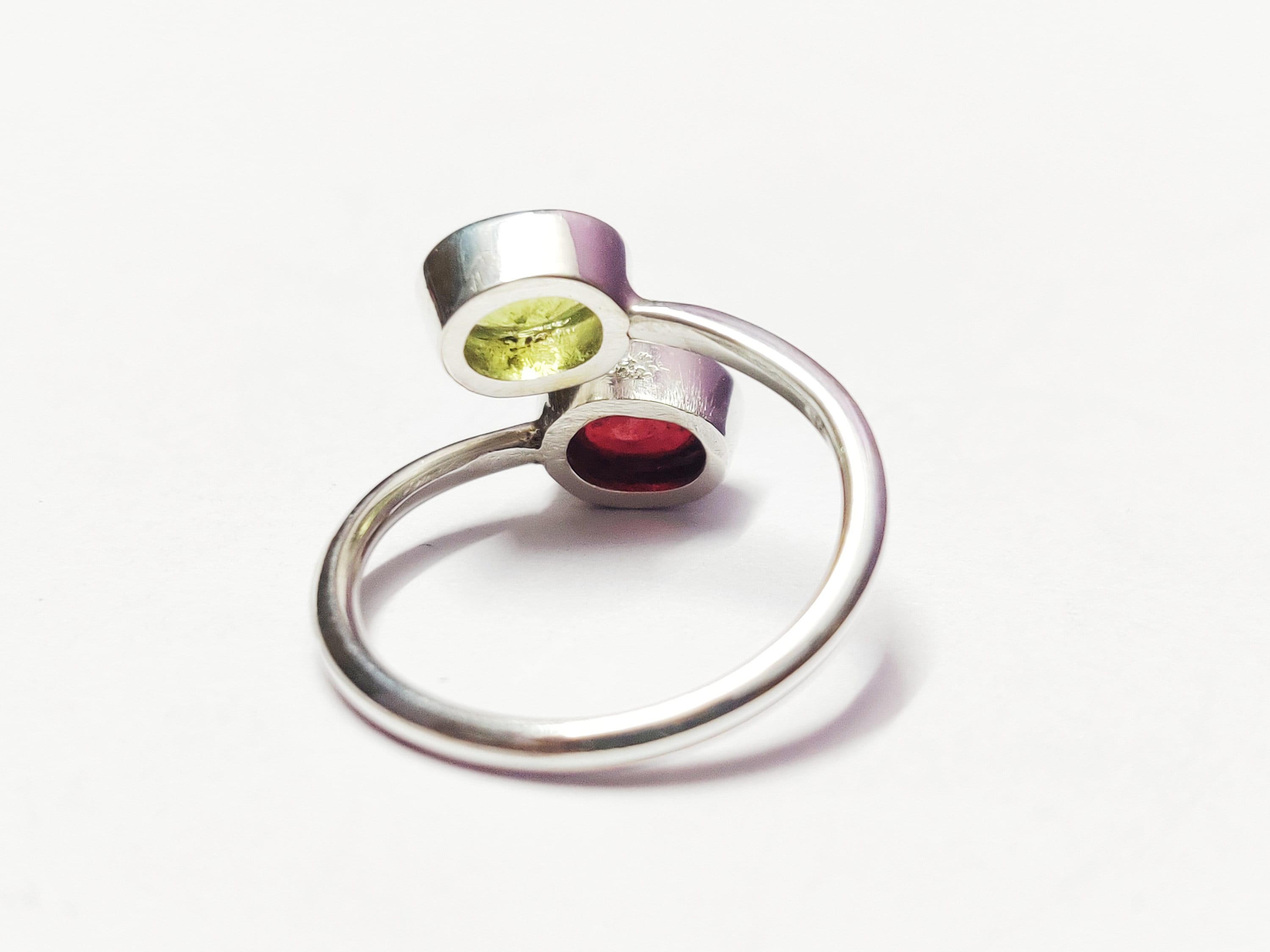 Bague En Argent Avec Pierres Multicolores (rubis, Morganite, Péridot) - Neuf Sans Emballage