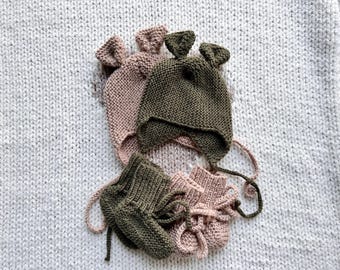 Merino Wool Knit Baby Hat and Booties Set: Unisex Newborn Gift