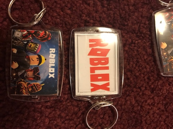 Roblox Keychain Party Favor Set Of Qty 10 Etsy - roblox keychain