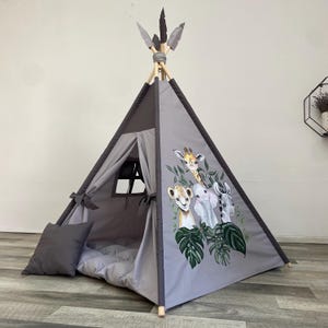 KidKraft Tipi, Afrikanische Tiere Tipi, Dschungel Safari, Tipi Set mit Spielmatte, Tipi Zelt für Kinder