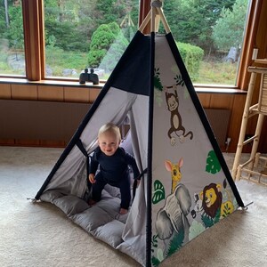 KidKraft Tipi, Afrikanische Tiere Tipi, Dschungel Safari, Tipi Set mit Spielmatte, Tipi Zelt für Kinder