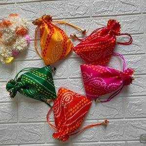 Sacs Bandhini Potli : faveur de mariage indien, cadeaux de retour Pooja (5 x 7 pouces)