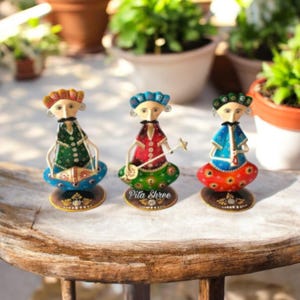 Handcrafted Iron Musician Figurines: Tribal Home Decor Showpiece
