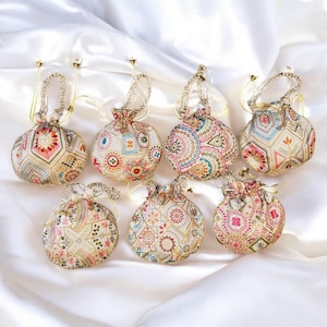 Indische handgemachte Frauen gestickte Clutch Geldbörse Potli Tasche Tasche Kordelzug Hochzeit Gunsten Rückgabe Geschenk für Gäste freies Schiff
