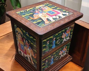 Mesa auxiliar de madera pintada a mano: mesita de noche de arte indio con cajones