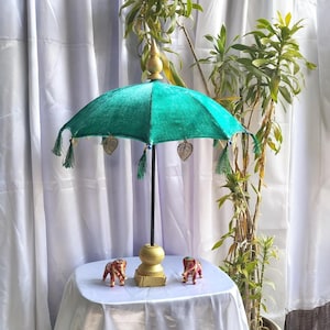 Sombrilla de terciopelo para mesa: Centro de mesa bohemio para bodas (61 cm)