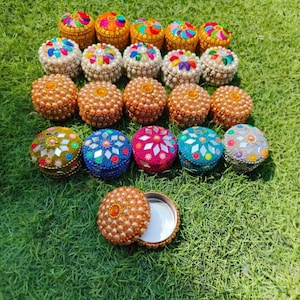 Multicolor Mehndi Party Kumkum Boxes, Shagun Roli Sindur Dani Ideal Wedding Favor, Haldi Party Indian/Pakistani Wedding Bridesmaids, Gift