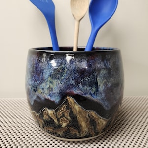 Utensil Holder in Northern Lights Mountain Design