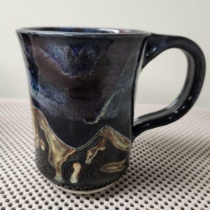 Mug Montagne aurores boréales en céramique fait main - 500 ml