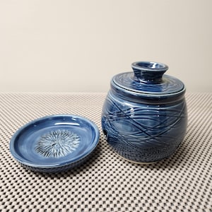 Garlic Keeper / Garlic Jar with Garlic Grater in Blue