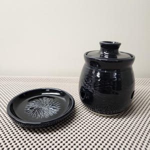 Garlic Keeper / Garlic Jar with Garlic Grater in Black