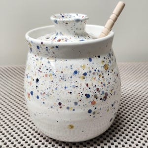 Handgemachter Keramikhonigtopf in Konfetti-Glasur - 450 mls