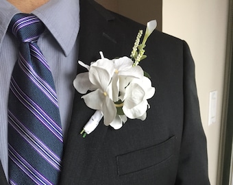 White wedding boutonniere, Classic wedding boutonniere, Groom boutonniere, Groomsmen boutonniere, Wedding accessories, Hydrangea boutonniere