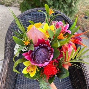 Tropical wedding bouquets set/Bridal bouquet with bright tropical silk flowers/Bride tropical bouquet/Tropical theme wedding faux flowers