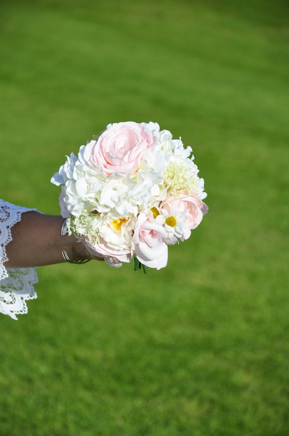 pink and white bridesmaid bouquets