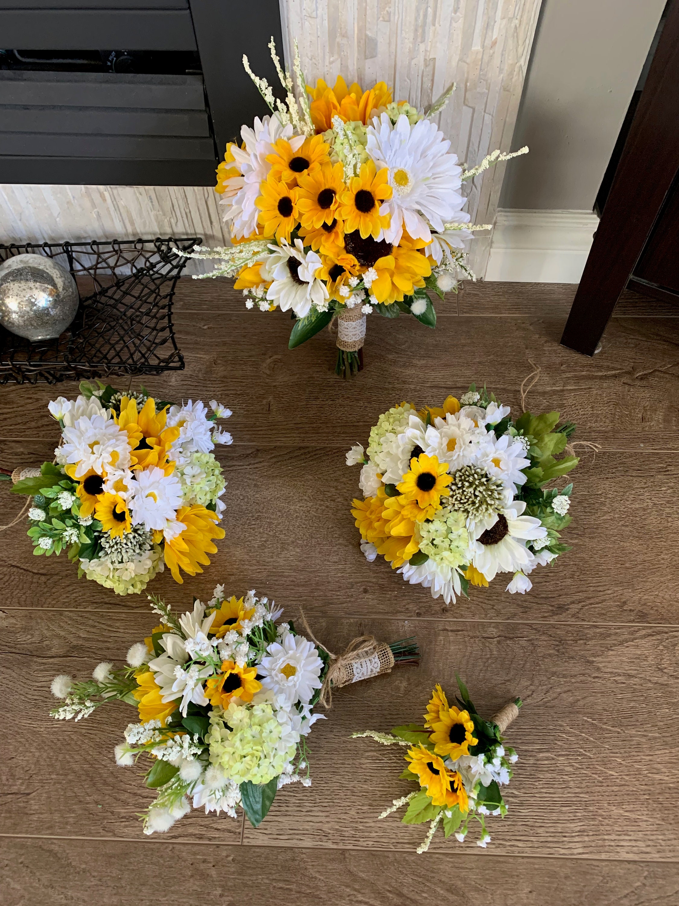 Cogfs 13 Heads White Sunflowers Artificial Flowers, Fake Silk Sunflower  with Stem Vintage Fall Sunflower Decor for Garden Home Wedding Party  Birthday