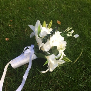 9&quot;White Classic bridesmaid bouquet, Wedding bridesmaid bouquet, White bridesmaid bouquet, Artificial flowers bouquet, White lilies bouquet