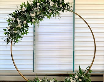 White & greenery arch arrangement/Wedding arch swag with silk flowers/Faux wedding backdrop/Artificial flowers wedding arbor/Event decor