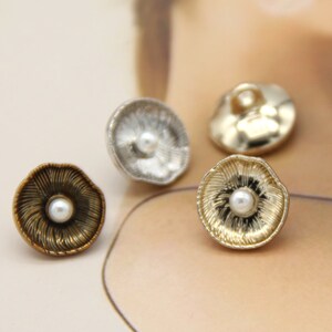 12mm Vintage Flower Metal Shirt Cucito Bottoni per l'abbigliamento Bella decorazione del vestito Fai da te Accessori artigianali