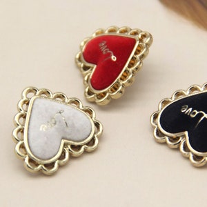 Cuori rossi Oro Metallo Vintage Bottoni Per Abbigliamento Donna Maglione Bellissimo Vestito Decorativo Accessori da Cucito