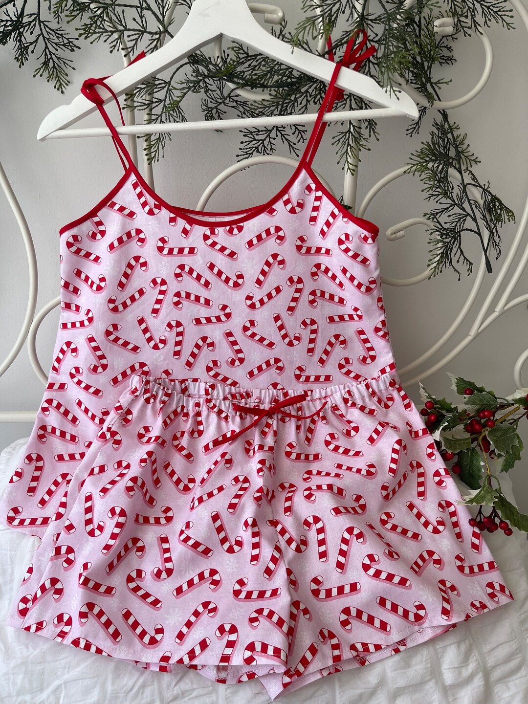Slinky Cooling Pine Cone Christmas Pink Short Sleeve Pajama Capris Set