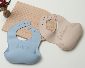 Bavoir en silicone avec gravure personnalisée, idéal pour une naissance, un début de nourriture pour bébé, un cadeau pour bébé garçon, bébé fille, cadeau de Noël pour nouvelle maman