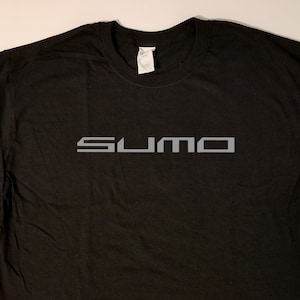 Sumo amplifiers gray on black classic style t-shirt