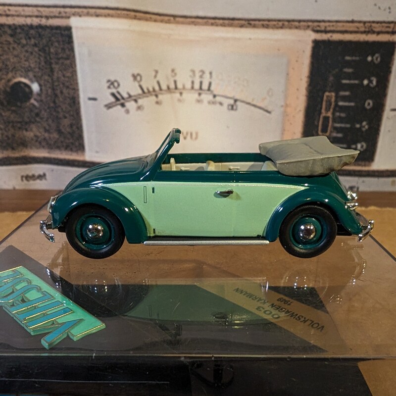 Miniature Vitesse 1/43 – Volkswagen Karmann 1949, 2 Tons Vert, Réf 003
