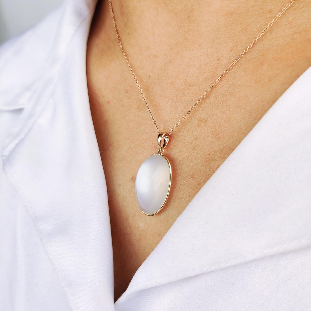 White gold moonstone pendant discount