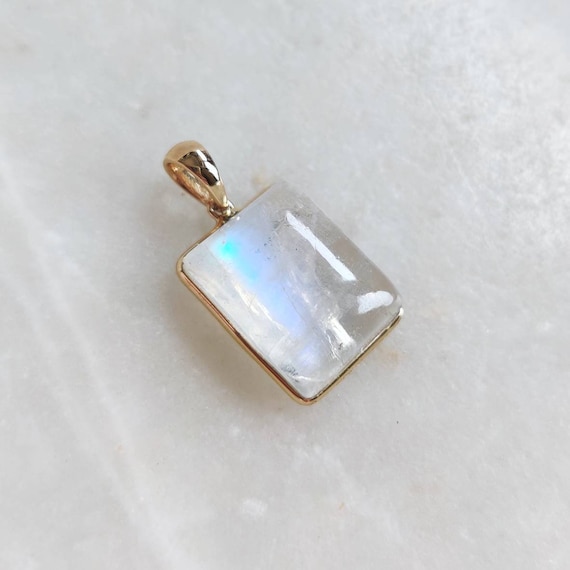 Natural Golden Moonstone Pendants Natural Golden Moonstone Pendants