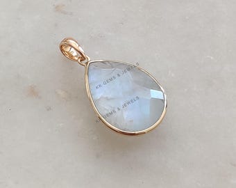 Natural Rainbow Moonstone Pendant, 14K Solid Yellow Gold Moonstone Pendant, June Birthstone Pendant, Bezel Pendant, Blue Moonstone Jewelry