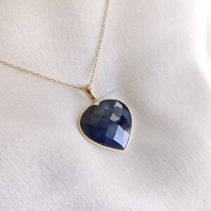 Pingente de coração de safira azul natural, pingente de safira em ouro amarelo maciço 14K, pingente de safira em formato de coração, pingente de pedra de nascimento de setembro
