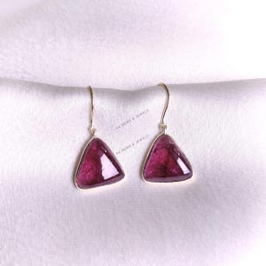 Boucles d&#39;oreilles en tourmaline rose rubellite naturelle, boucles d&#39;oreilles en or jaune massif 14 carats, pierre de naissance d&#39;octobre, boucles d&#39;oreilles lunette, cadeau de Noël