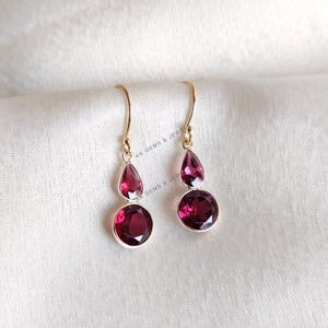 Orecchini in granato rodolite naturale, orecchini in oro giallo massiccio 14 carati, pietra portafortuna di gennaio, orecchini pendenti delicati, regalo di Natale, gioielli in granato