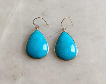 Natuurlijke turquoise oorbellen Doornroosje, 14K massief geelgouden peersieraden