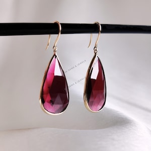 Orecchini in granato rodolite naturale, orecchini in oro giallo massiccio 14 carati, orecchini con castone, pietra portafortuna di gennaio, orecchini pendenti, regalo di Natale