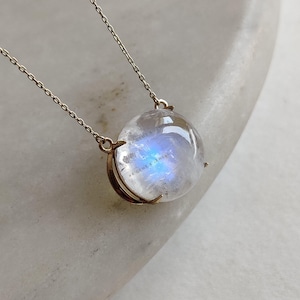Natürliche Regenbogen Mondstein Halskette, 14K Solid Gold Mondstein Anhänger, Gelbgold Halskettenanhänger, blauer Mondstein Schmuck, Juni Birthstone