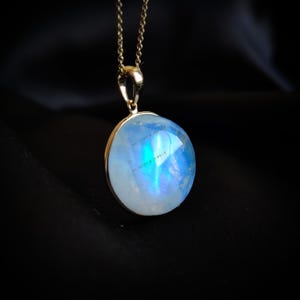 Natürlicher Regenbogen Mondstein Anhänger, 14K Gelbgold Mondstein Anhänger, Juni Geburtsstein, Geburtstagsgeschenk, Lünette Anhänger, Mondstein Schmuck